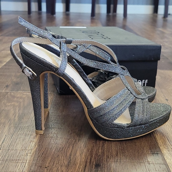 Sofree Glitter Heels - Picture 3 of 3